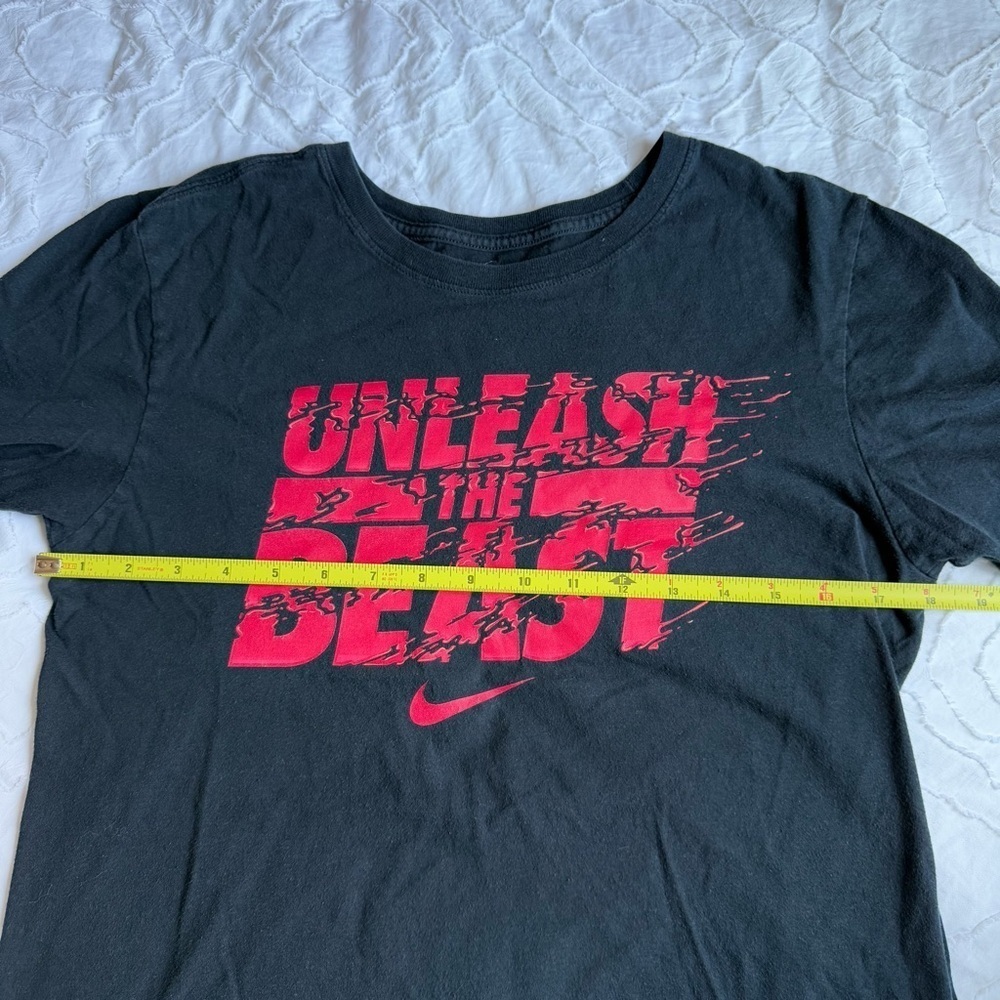 Nike Black Tee Unleash the Beast Red Lettering - Picture 4 of 5